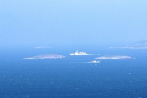 T&uuml;rk askerinin Kardak'taki bekleyişi s&uuml;r&uuml;yor