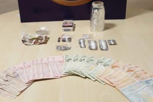Bursa'da uyuşturucu operasyonu: 5 kişi g&ouml;zaltında