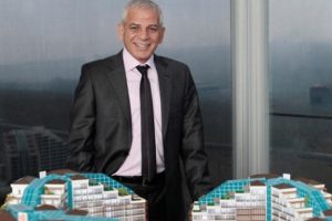 Aylardır aranan patron &ccedil;ay bah&ccedil;esinde yakalandı!
