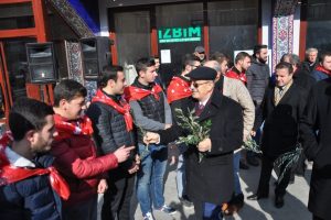 Bursa'da kınalı kuzular birliklerine zeytin dalı ile uğurlandı!