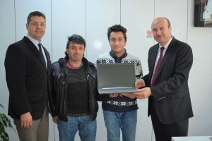 Bursa'da &ouml;zel vatandaşa laptop jesti