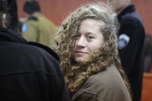 'Filistinli cesur kız' Ahed'in duruşması ailesinin isteğiyle ertelendi