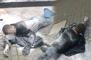 Balıkesir'de bir kişi belediye &ouml;n&uuml;nde kendini yaktı