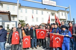 Belediye &ccedil;alışanları 'Zeytin Dalı' i&ccedil;in g&ouml;n&uuml;ll&uuml; oldu