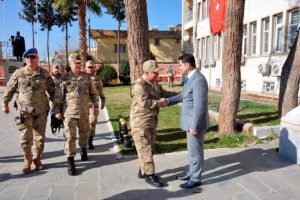 Jandarma B&ouml;lge Komutanı Suriye sınırında