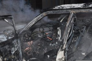 Bursa'da seyir halindeki otomobil alev alev yandı