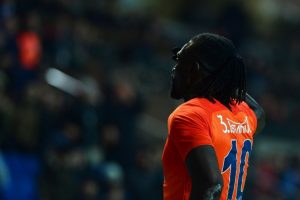 Adebayor'dan asker selamı