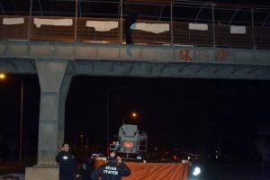 İntihara kalkışan genci polis ikna etti