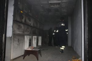 Trafo patladı, mahalle karanlığa b&uuml;r&uuml;nd&uuml;