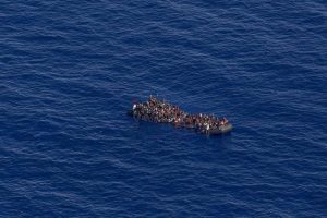 Libya a&ccedil;ıklarında 120 g&ouml;&ccedil;men kurtarıldı