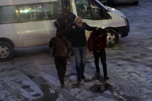 Van'da ter&ouml;r operasyonu: 9 g&ouml;zaltı