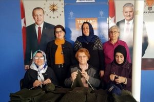 Bursa'da AK kadınlar Mehmet&ccedil;iğe boyunluk &ouml;rd&uuml;