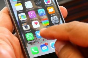 Gen&ccedil;ler telefon uygulamalarına g&uuml;nde 196 dakika ayırıyor