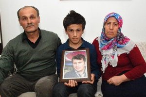 Şehit Necmettin &ouml;ğretmenin ailesinden Zeytin Dalı Harekatı'na destek