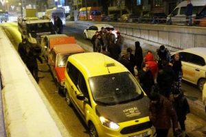 Erzurum'da alt ge&ccedil;itte zincirleme kaza