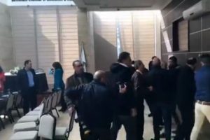 ABD'li heyet toplantıdan atıldı