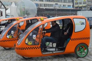 &Ccedil;ocuk, yaşlı ve hamilelere &uuml;cretsiz 'bisiklet taksiler' ilgi g&ouml;r&uuml;yor