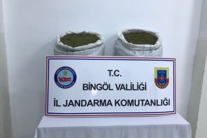 Toprağa g&ouml;m&uuml;l&uuml; 80 kilo uyuşturucu ele ge&ccedil;irildi