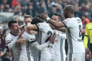 Beşiktaş yarı final kapısını araladı
