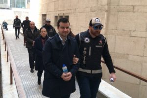 Bursa'da FET&Ouml;'den g&ouml;zaltına alınan &ouml;zel okul sahibi ve m&uuml;d&uuml;r&uuml; adliyeye sevk edildi