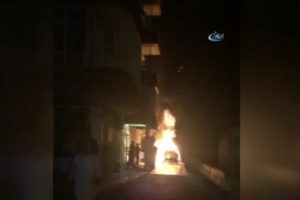 Yanan otomobilin patlama anı kamerada