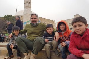 Savaşta yetim kalan &ccedil;ocuklara T&uuml;rk polisi sahip &ccedil;ıkıyor