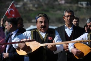 Halk ozanları ve gazilerden Mehmet&ccedil;ik'e destek