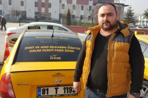 D&uuml;zceli taksiciden duygulandıran hareket