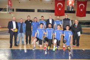 Bursa Karacabey Belediyesporlu voleybolcular final grubunda