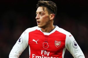 Mesut &Ouml;zil imzaladı!