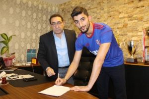 Karab&uuml;kspor kaleye takviye yaptı