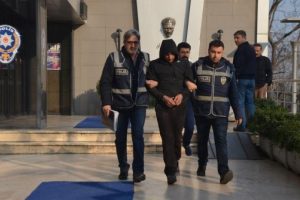 Bursa'da market hırsızlarından 1'i yakalandı