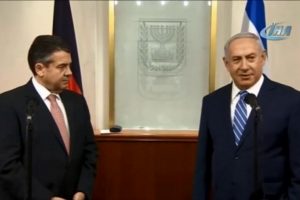 Gabriel: "Almanya iki devletli &ccedil;&ouml;z&uuml;mden yana"
