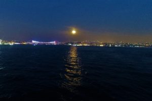 S&uuml;per Mavi Kanlı Ay b&uuml;y&uuml;ledi