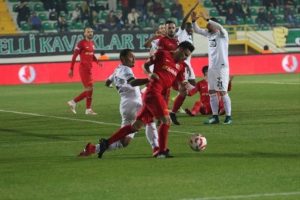 Akhisarspor kupada mutlu