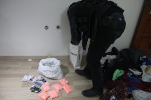 Oyuncak ayıdan uyuşturucu &ccedil;ıktı