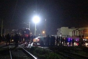 Yolcu treni motosiklete &ccedil;arptı: 2 &ouml;l&uuml;