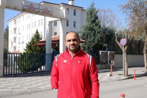 Tek kollu milli kaleci, ter&ouml;ristlere karşı savaşmak istiyor