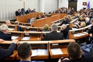 Holokost yasası Polonya Senatosu'ndan ge&ccedil;ti