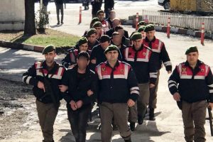 Alacak verecek meselesi y&uuml;z&uuml;nden ara&ccedil;takileri kurşunladılar