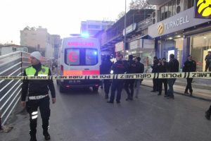 Vali Tekinarslan roketin d&uuml;şt&uuml;ğ&uuml; b&ouml;lgede inceleme yaptı
