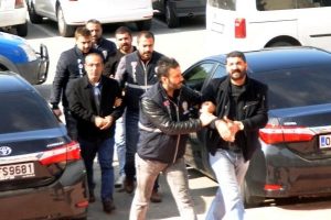Alacaklılarını darp ettikleri iddiasına 3 tutuklama