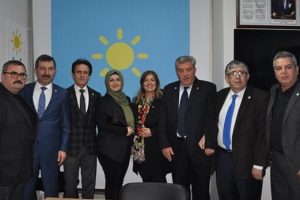 MHP Bursa'da istifa! 5 Belediye Meclis &Uuml;yesi İYİ Parti'ye katıldı