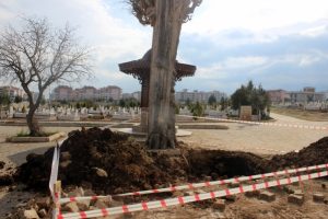 Mezarlıkta kep&ccedil;eyle kazı yapan 9 kişi tutuklandı