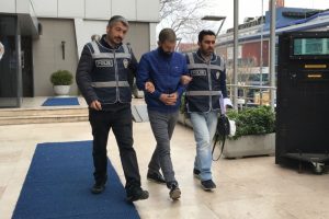 Bursa'da oto faresi &ouml;nce kameraya sonra polise yakalandı