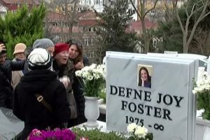 Defne Joy Foster mezarı başında anıldı
