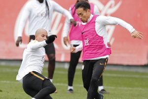 Yuto Nagatomo ilk antrenmanına &ccedil;ıktı