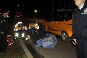 Taksi altında &ouml;l&uuml;mle ilgili 4 sanığa hapis