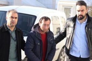 Sosyal medyada iğren&ccedil; tuzak! &Ccedil;ıplak fotoğraflarını g&ouml;nderip...
