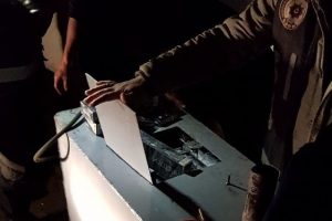 Otob&uuml;s&uuml;n mazot deposunda ka&ccedil;ak sigara yakalandı